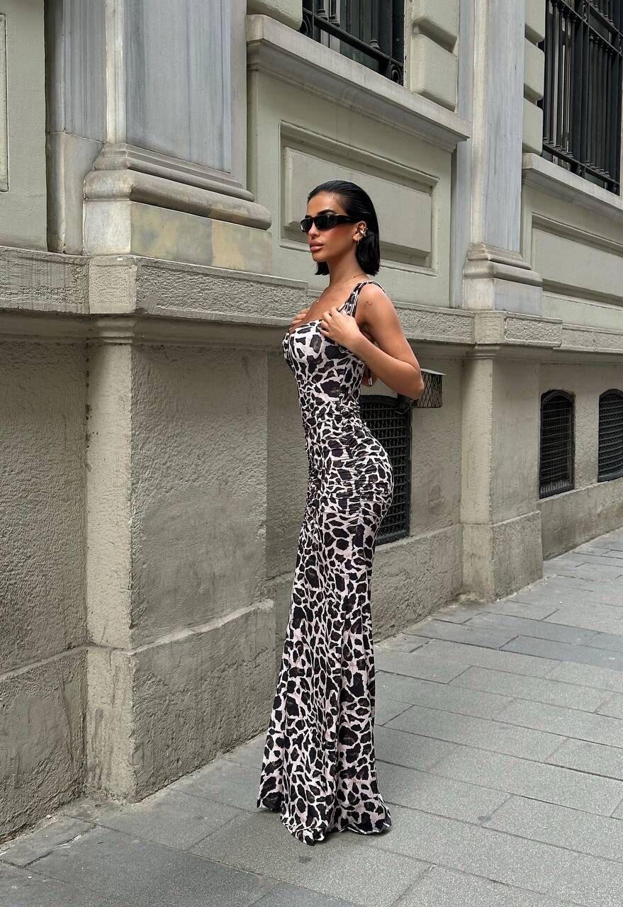 ASANSÖR BÜZGÜLÜ ELBİSE