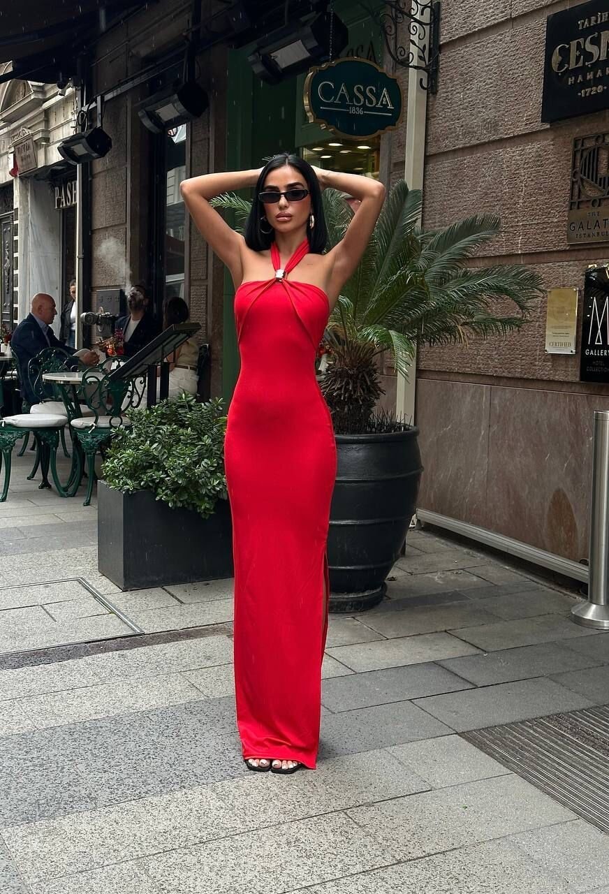 BOYUNDAN GEÇİRMELİ ELBİSE