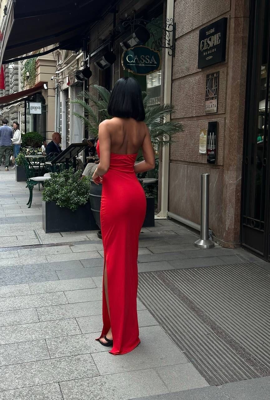 BOYUNDAN GEÇİRMELİ ELBİSE