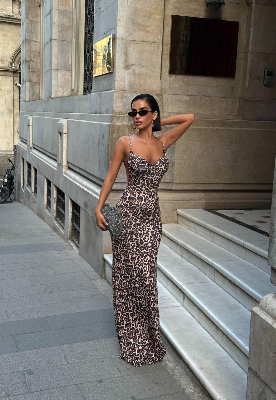 Gloplu Yırtmaçlı Elbise