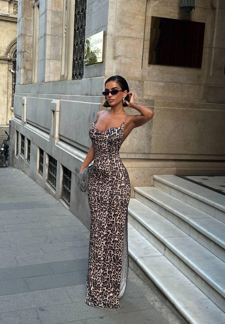 Gloplu Yırtmaçlı Elbise