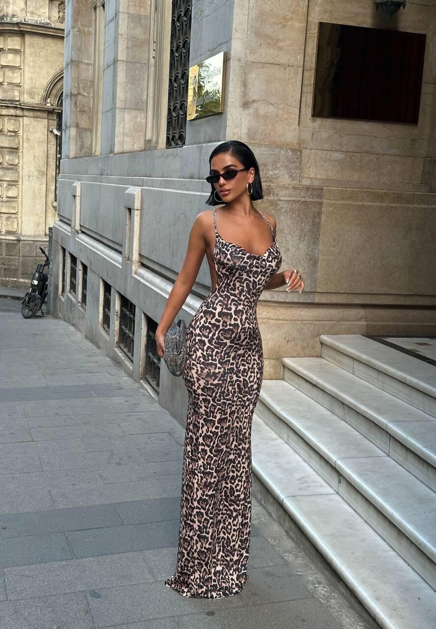 Gloplu Yırtmaçlı Elbise