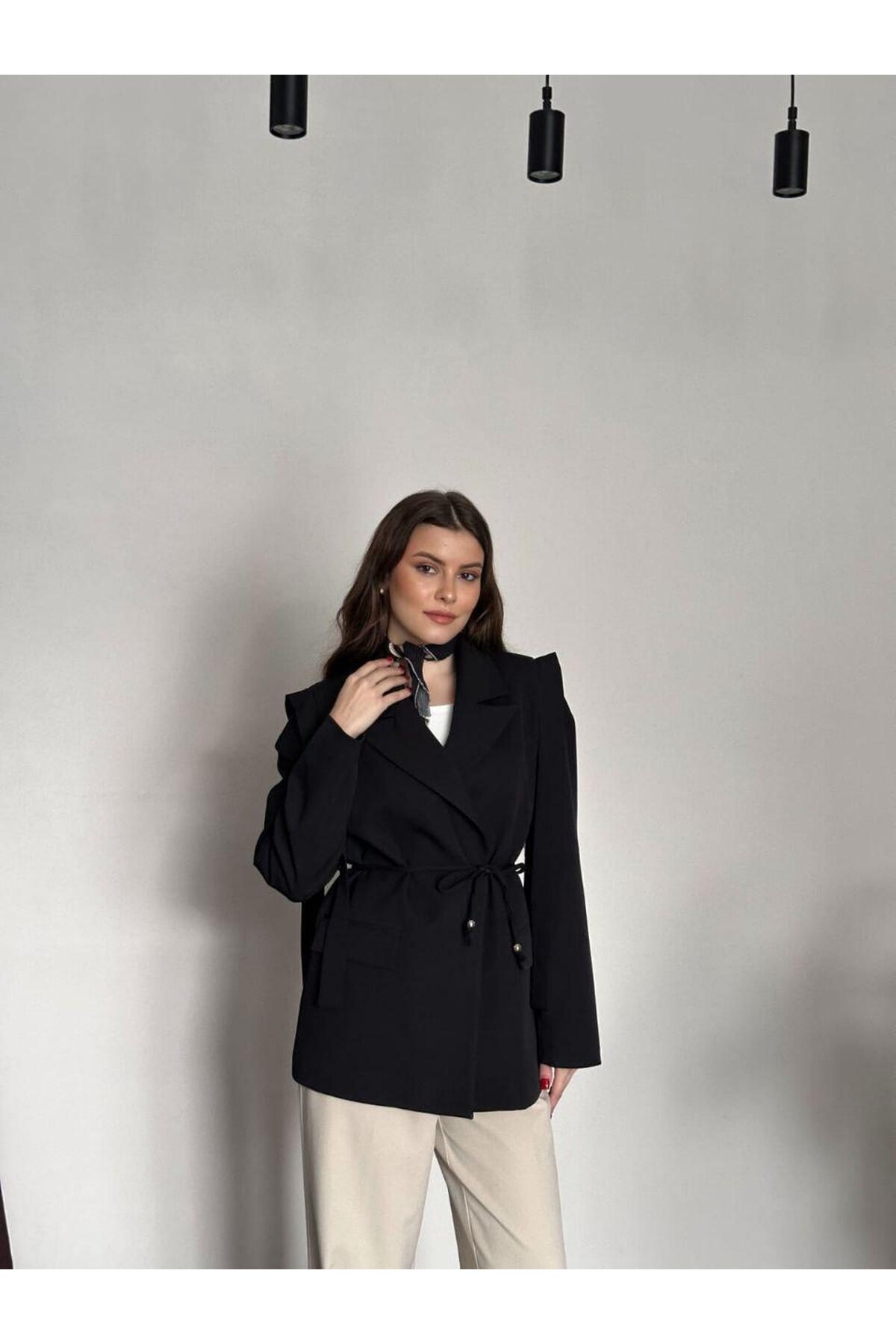 OMUZ KUŞAK SARKIK CEKET