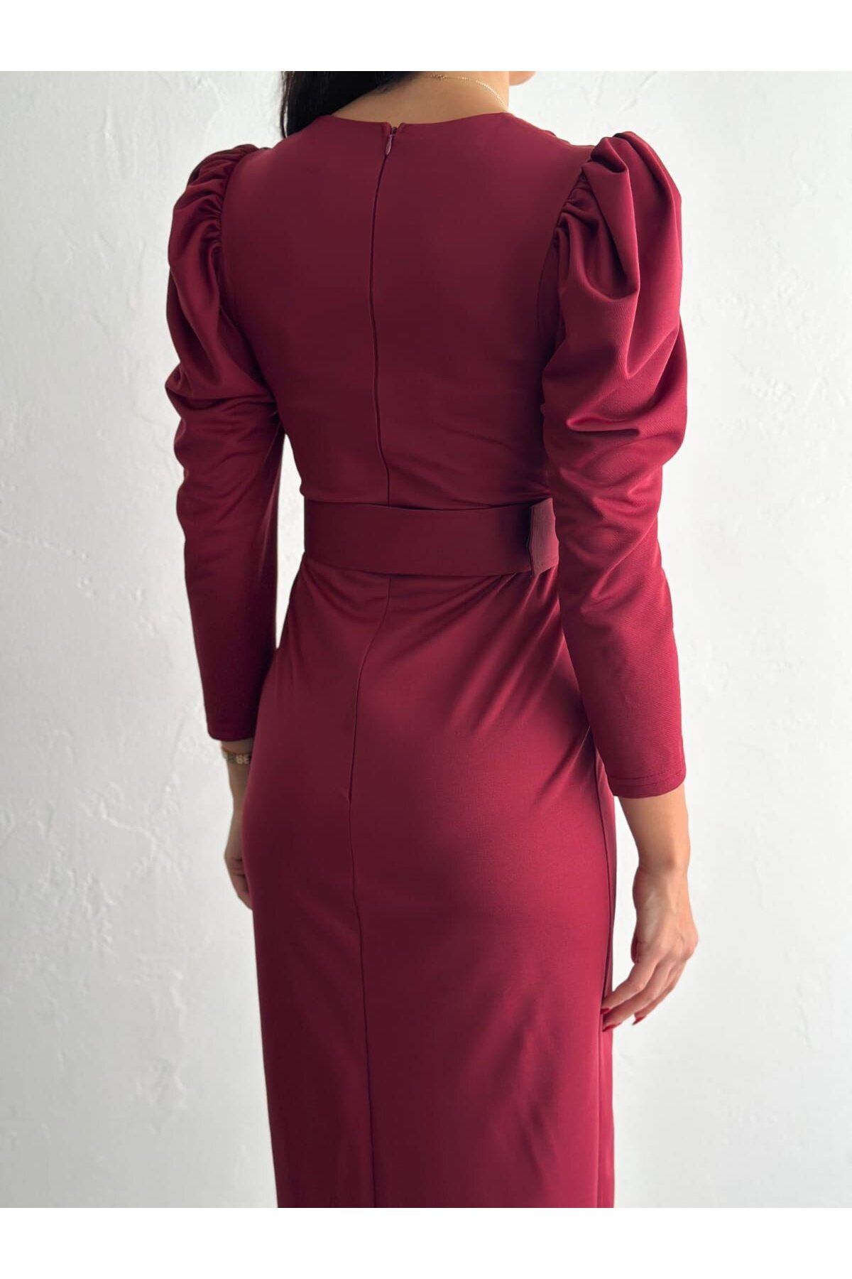 ÖN YIRTMAÇ DETAY ELBİSE