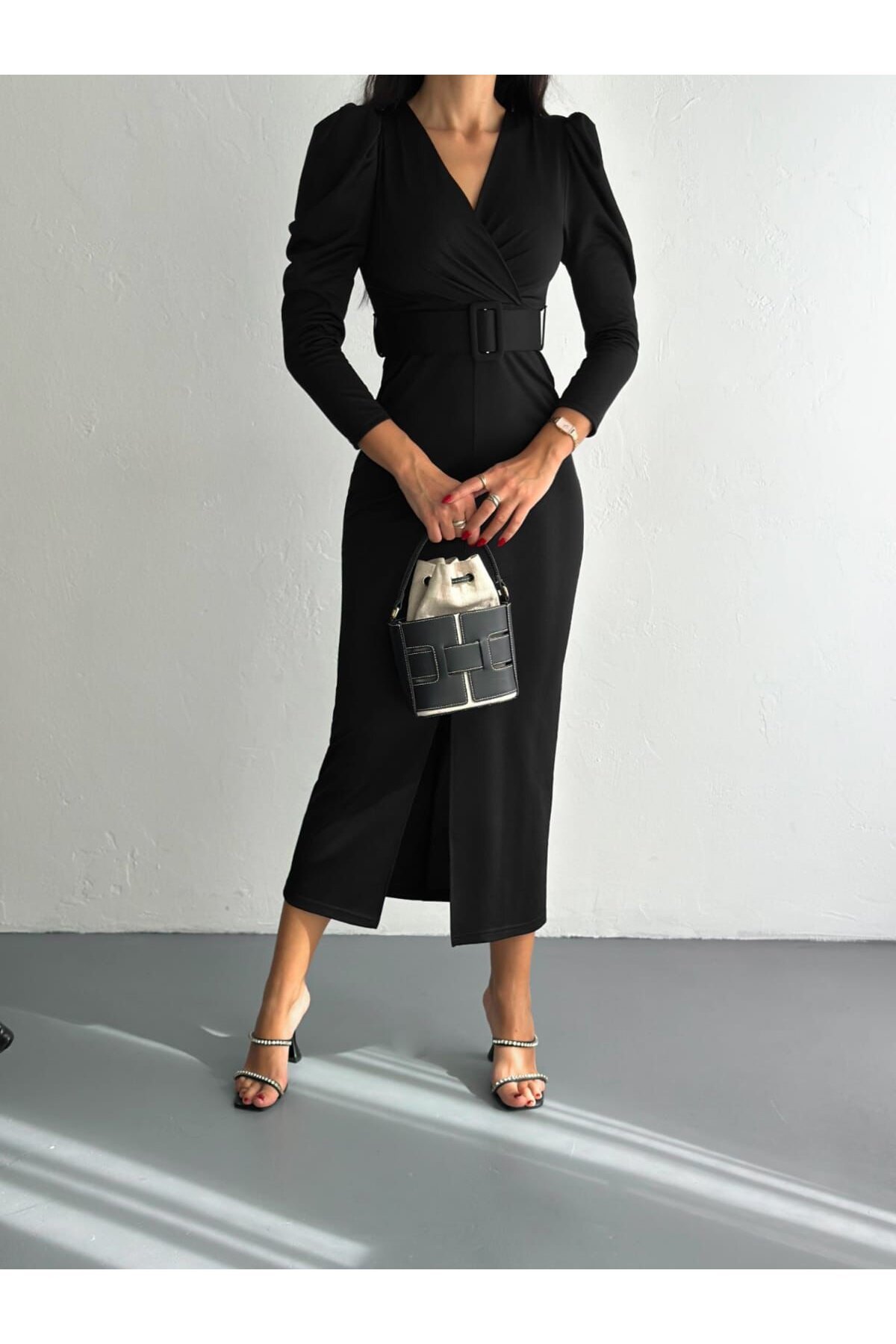 ÖN YIRTMAÇ DETAY ELBİSE