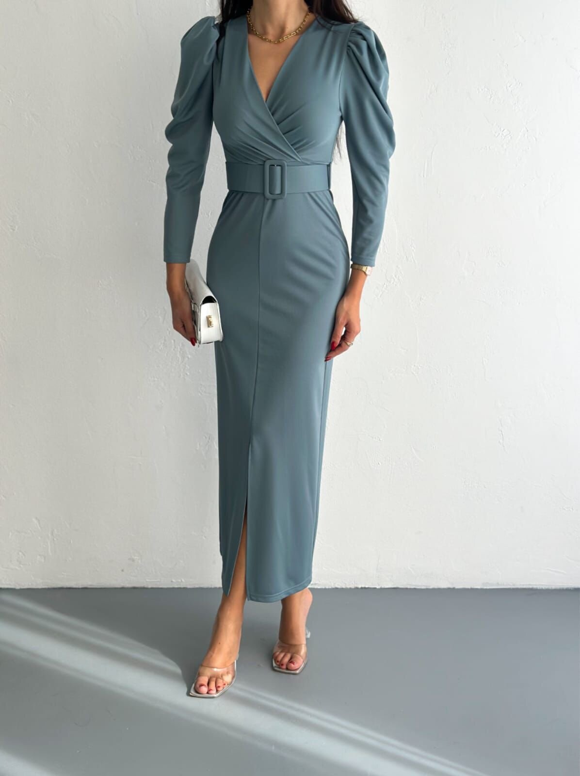 ÖN YIRTMAÇ DETAY ELBİSE