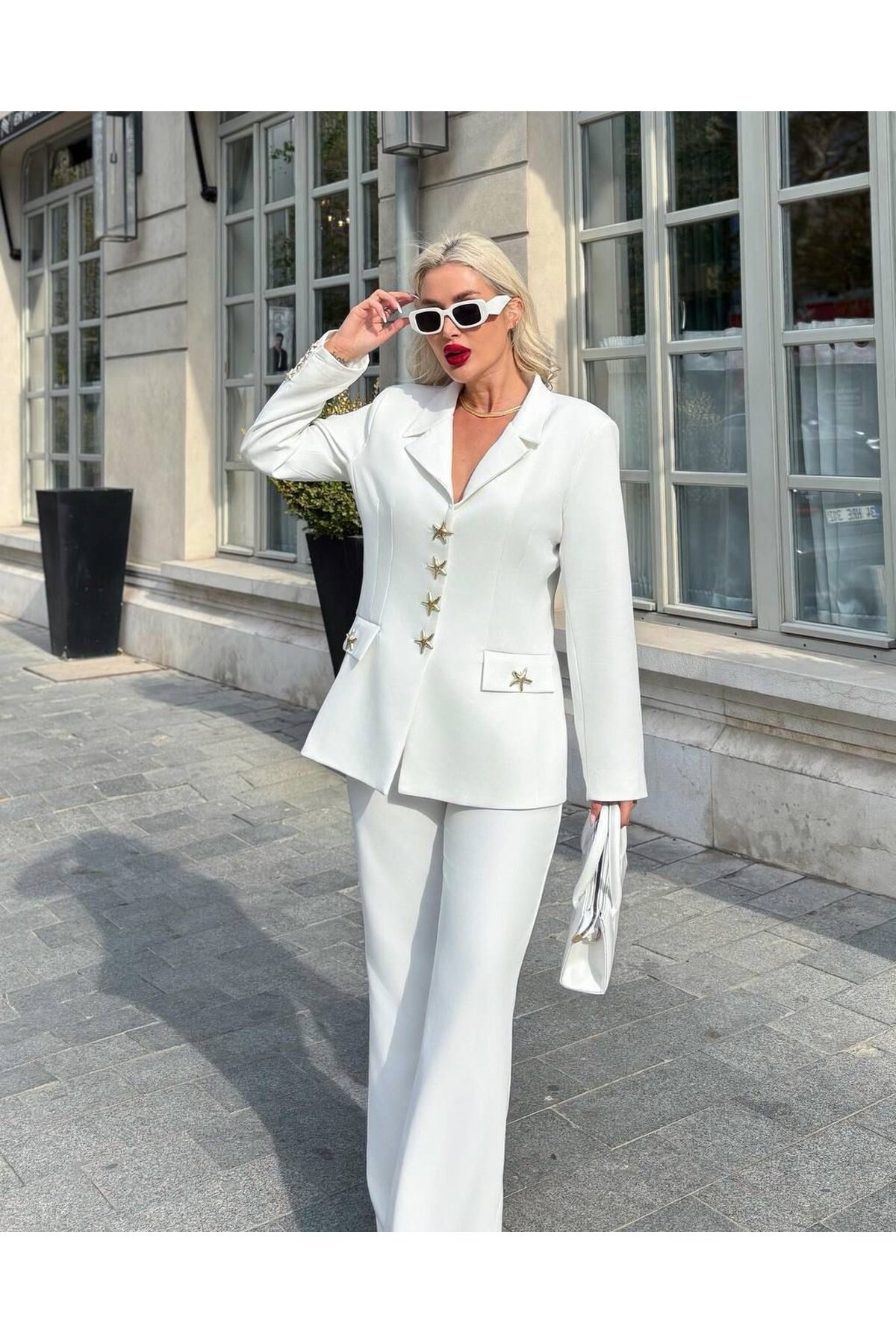 ÖZEL DÜĞME DETAYLI TAKIM