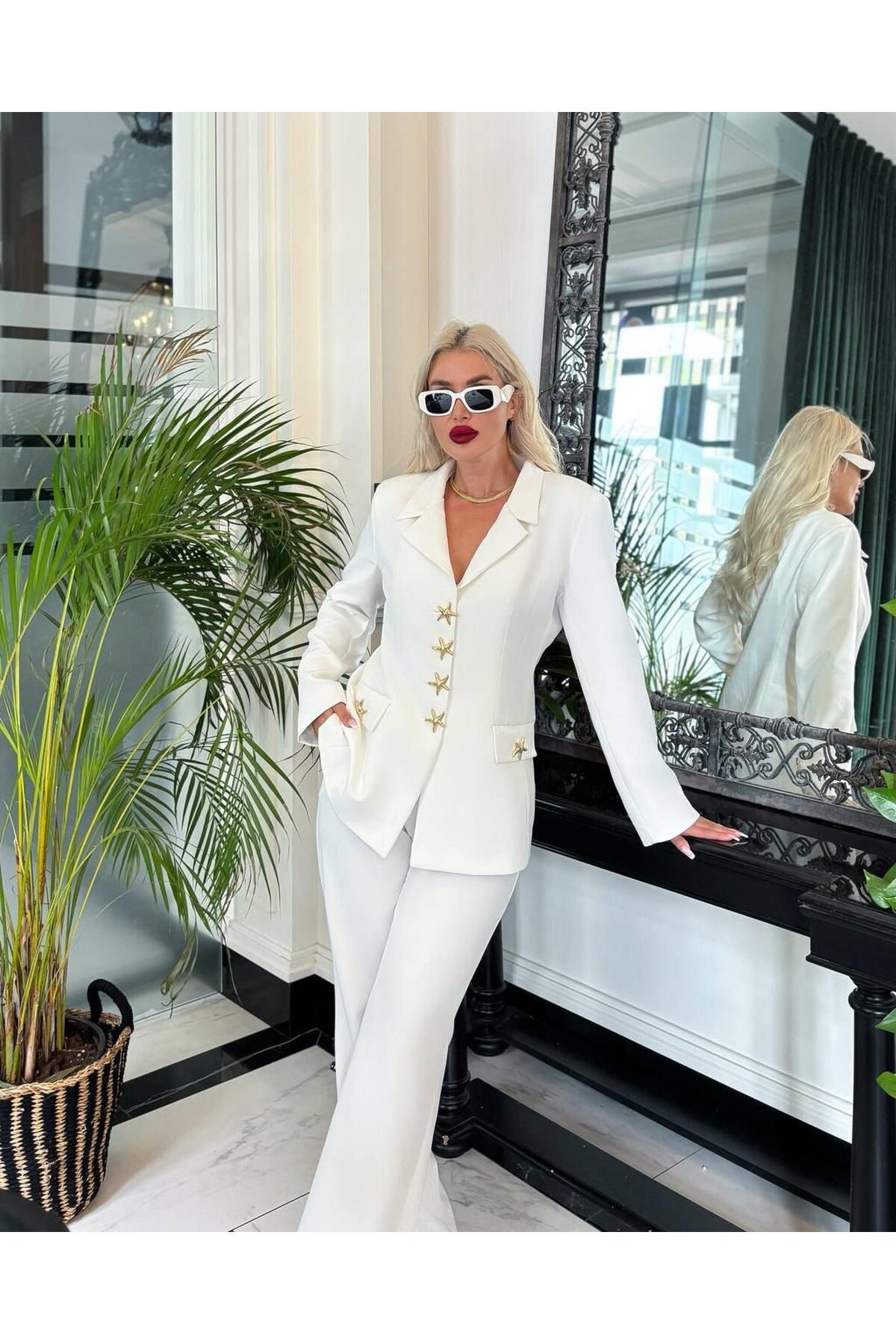 ÖZEL DÜĞME DETAYLI TAKIM