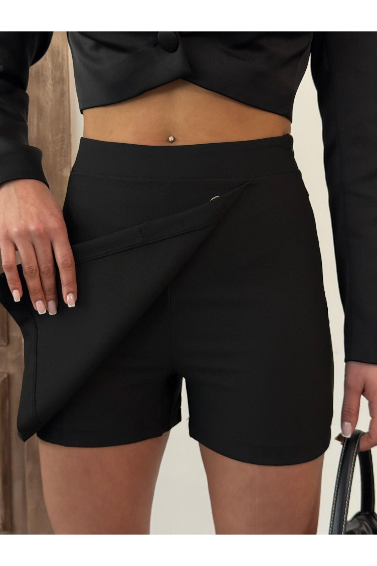 Düğme Detaylı Mini Şort Etek