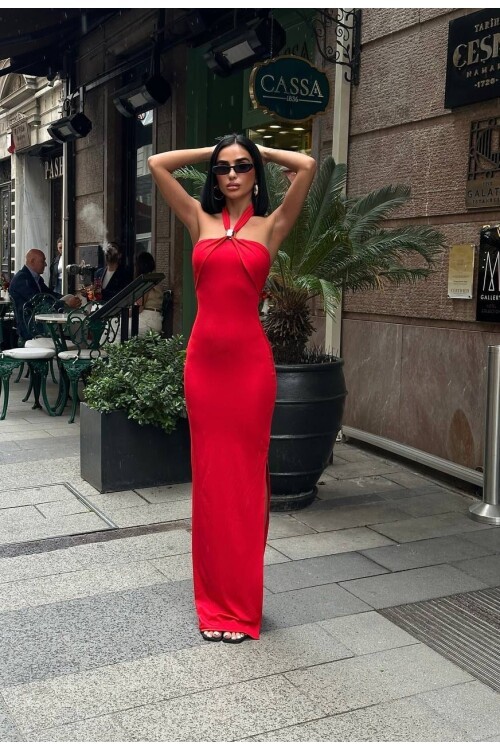 BOYUNDAN GEÇİRMELİ ELBİSE