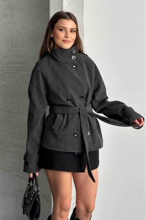 DÜĞMELİ KUŞAKLI KAŞE KISA KABAN