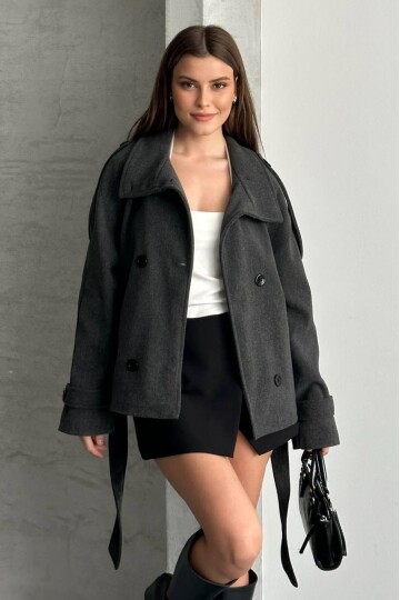 DÜĞMELİ KUŞAKLI KAŞE KISA KABAN